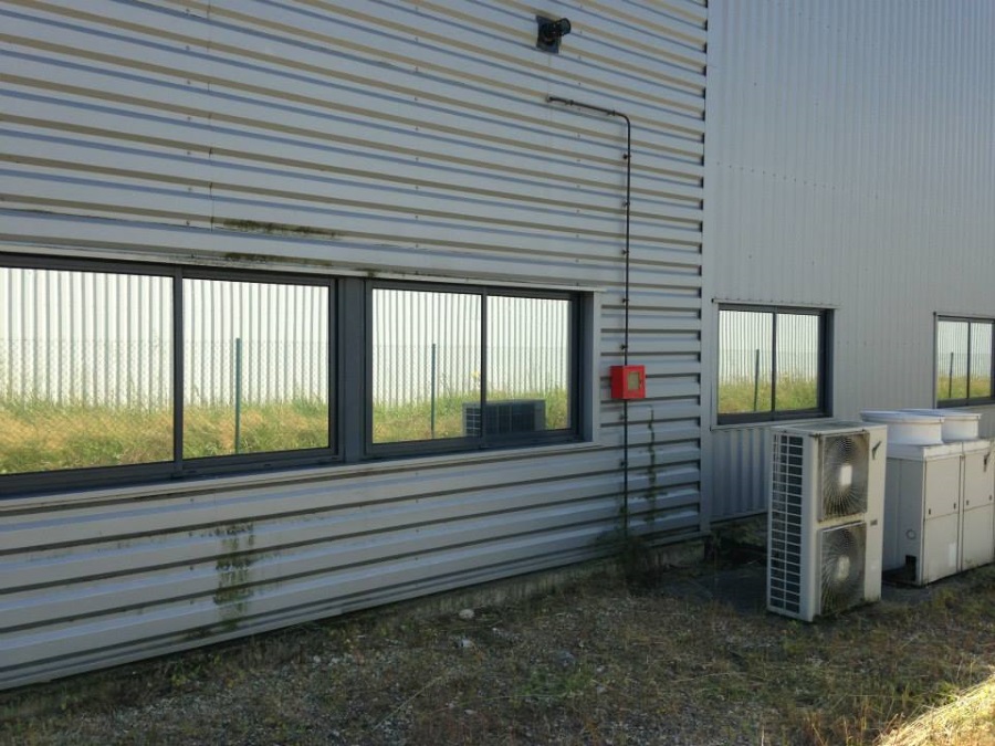 FILM SOLAIRE VITRES BATIMENT INDUSTRIEL